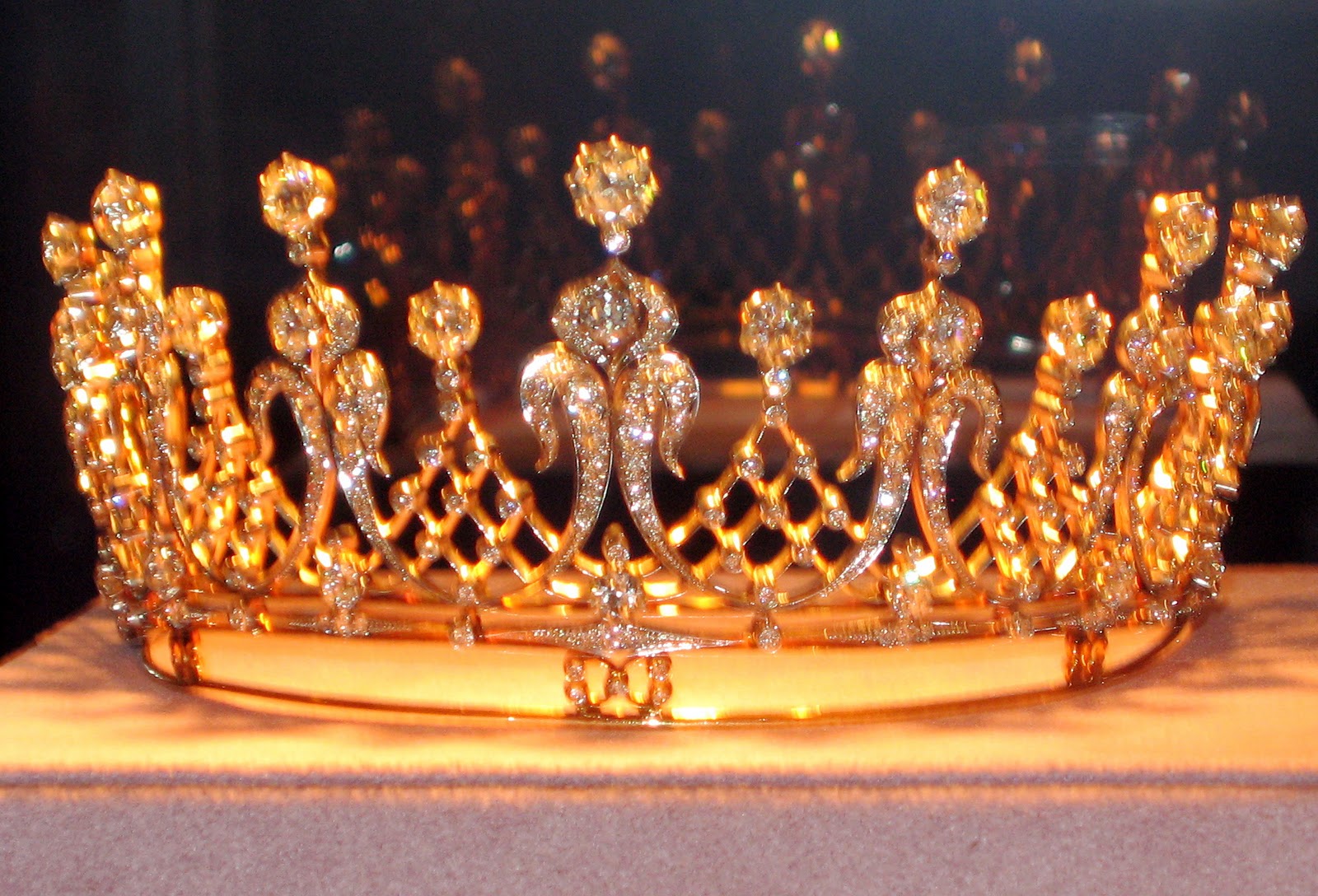 The gorgeous Mike Todd Antique ...